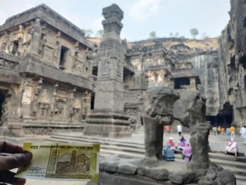 Kailasa-Temple-printed-on-indian-20-rs-note